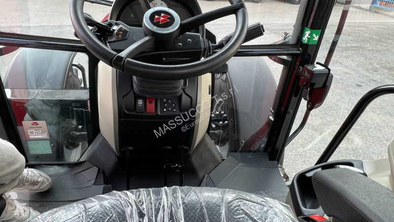 Trattore Massey Ferguson 5711 DYNA4 4X4