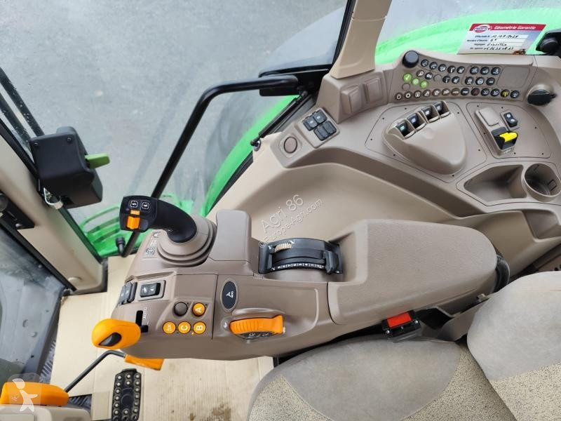 Tracteur agricole John Deere 6155M