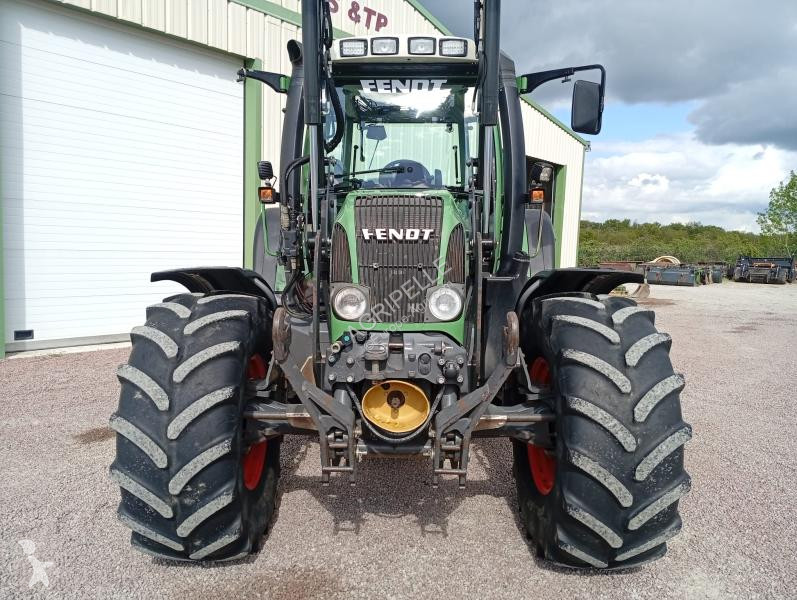 Fendt  411 tractor