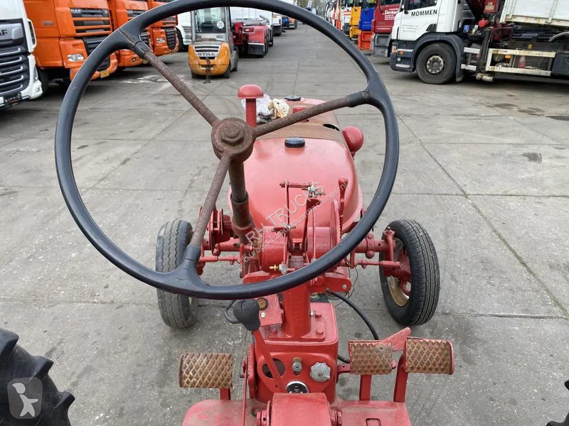Lantbrukstraktor Farmall SUPER F.C. TRAKTOR