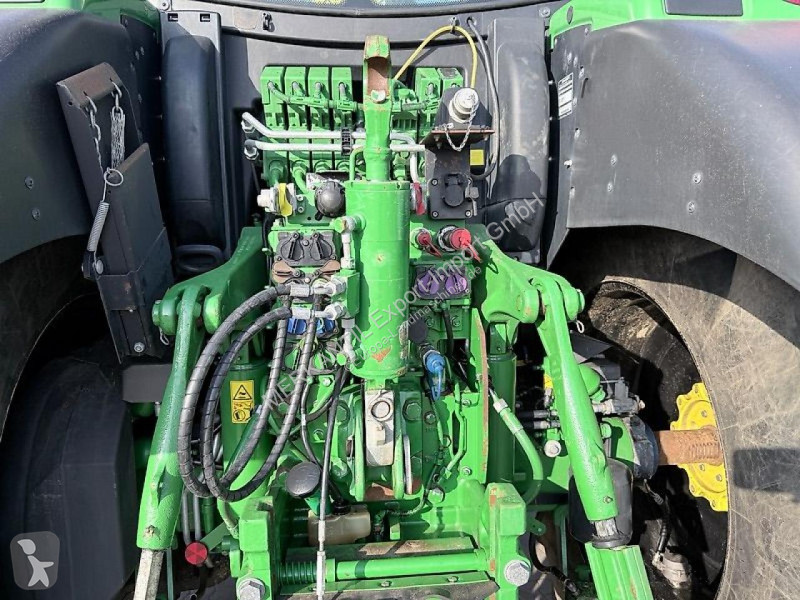 Lantbrukstraktor John Deere 6215R