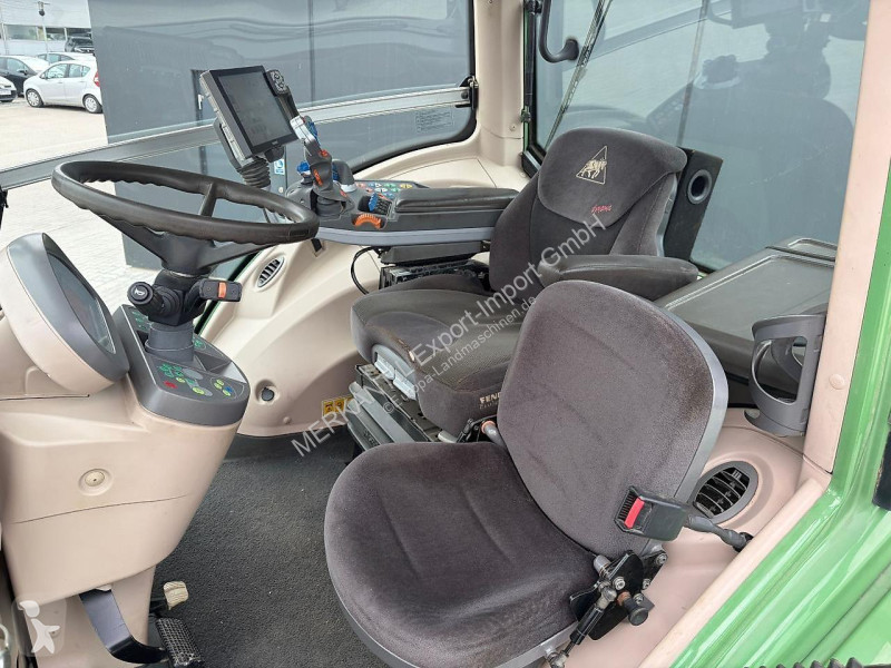 Lantbrukstraktor Fendt  828 Vario