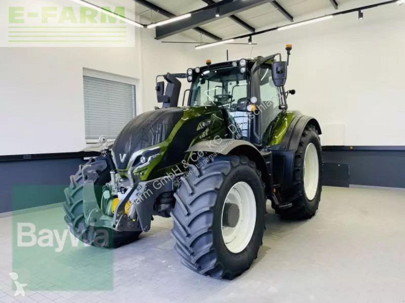 Landbrugstraktor Valtra  t215 versu