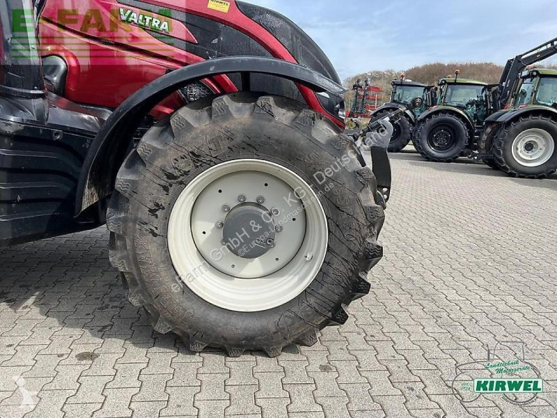 Landbrugstraktor Valtra  t 214 versu