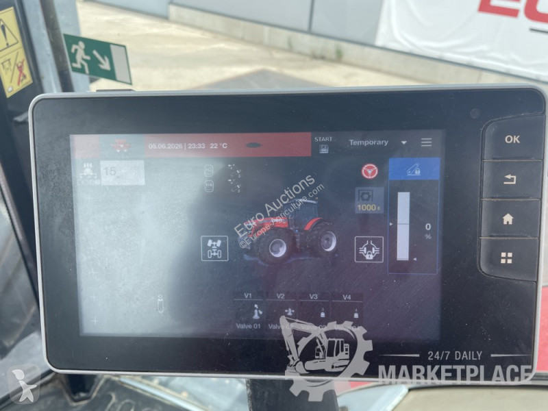 Сільськогосподарський трактор Massey Ferguson...