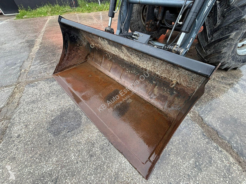 Lantbrukstraktor  Farmall 105U FRONT BUCKET