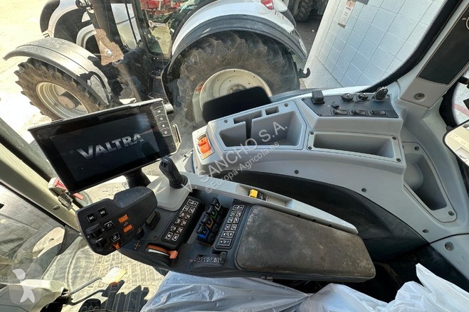 Landbrugstraktor Valtra T 254 VERSU
