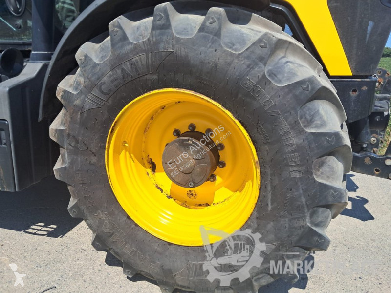 Сільськогосподарський трактор JCB FASTRAC 4220
