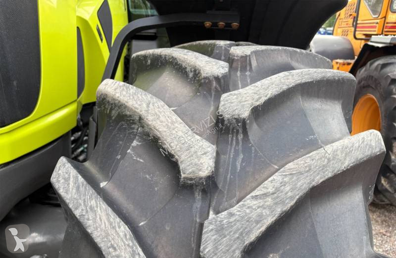 Claas Axion 830 tractor