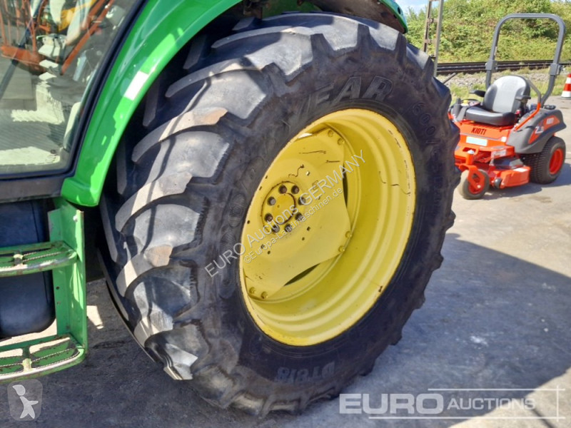Zemědělský traktor John Deere 6330