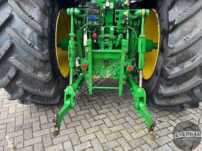 Zemědělský traktor John Deere 7230R