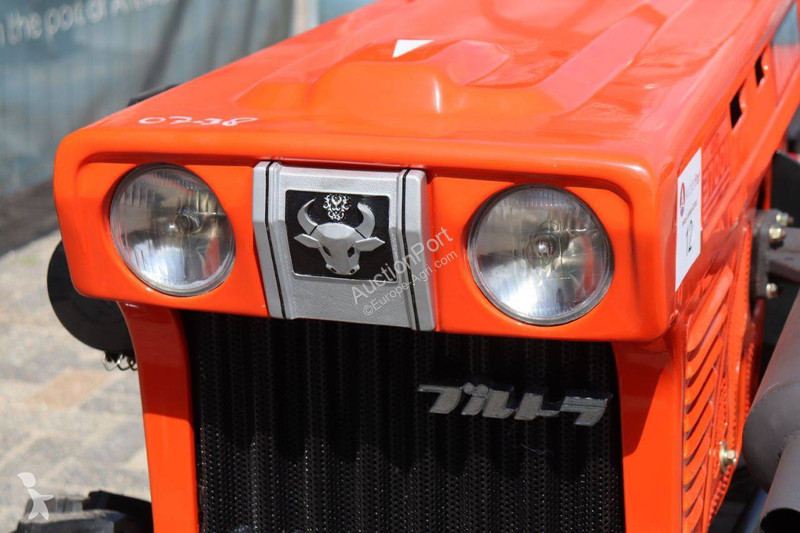 Сільськогосподарський трактор Kubota B7001