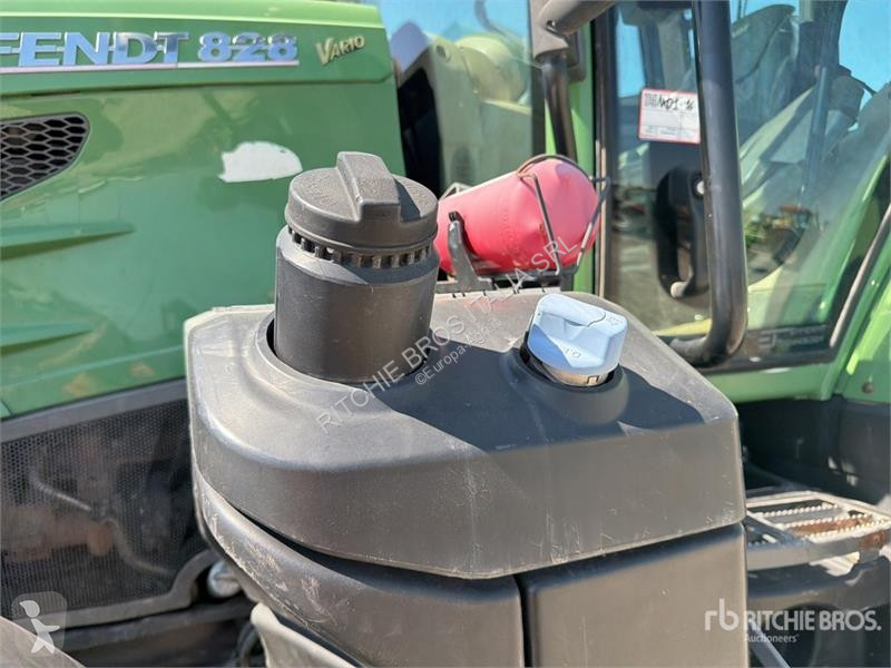 Сільськогосподарський трактор Fendt 828 Vario