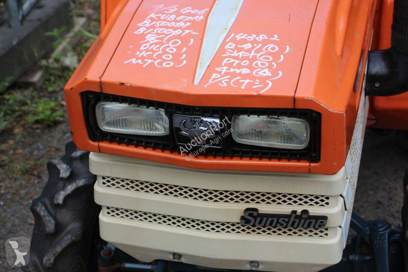 Сільськогосподарський трактор Kubota B1500DT