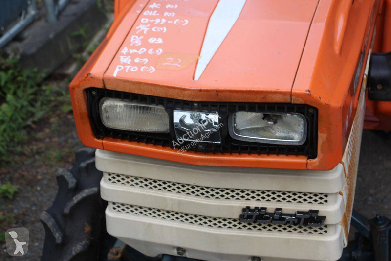 Сільськогосподарський трактор Kubota B1400DT