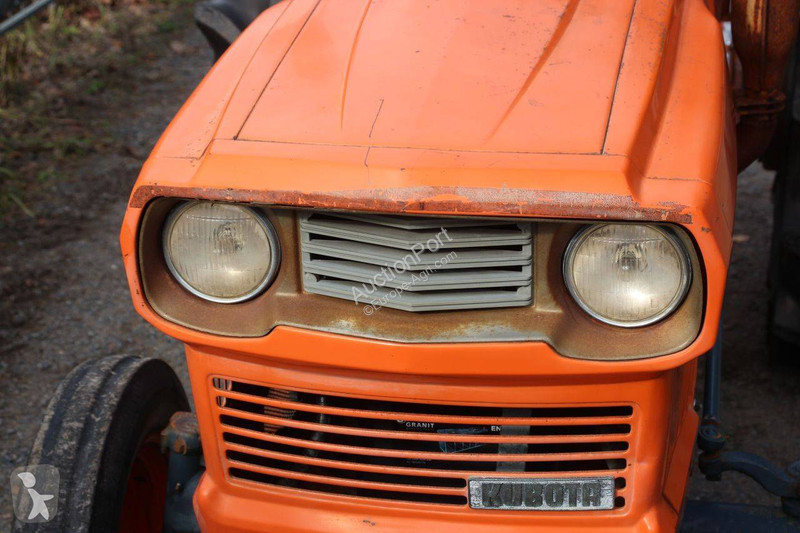 Сільськогосподарський трактор Kubota L2601