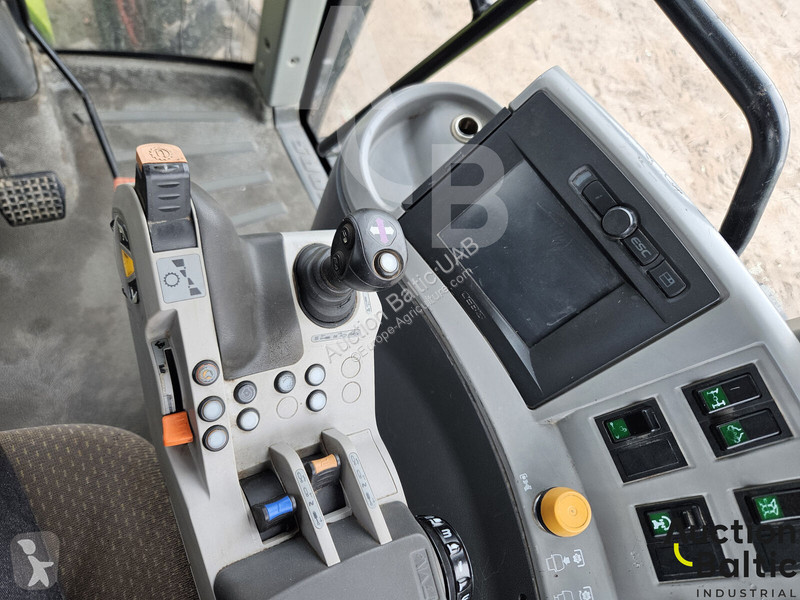 Claas Axion 830 tractor