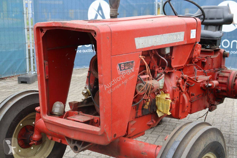 Tractor agrícola International 523