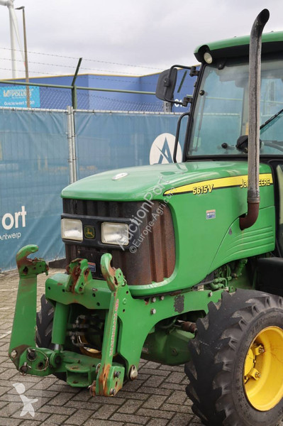Tractor agrícola John Deere 5615 V