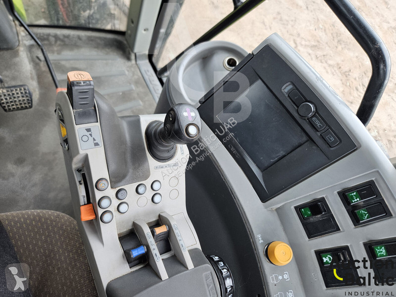 Tracteur agricole Claas Axion 830