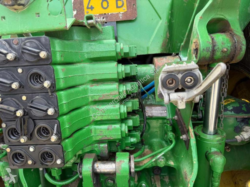 Tracteur agricole John Deere 8200