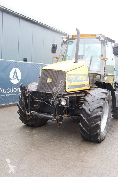 Zemědělský traktor JCB Fastrac 1135