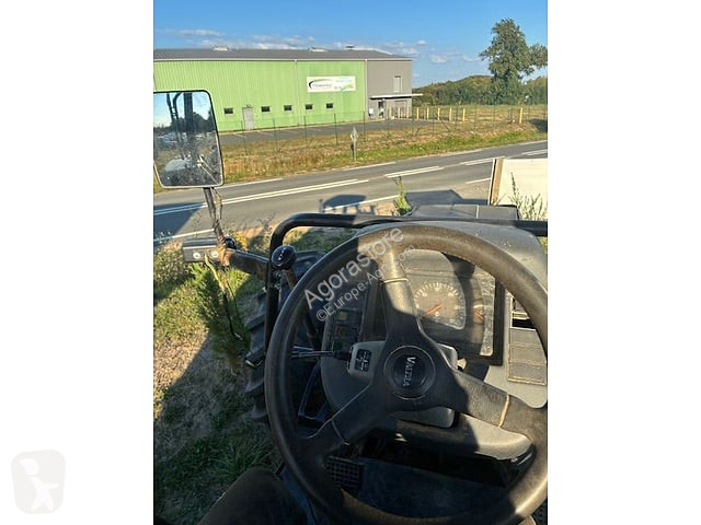 Zemědělský traktor Valtra 800