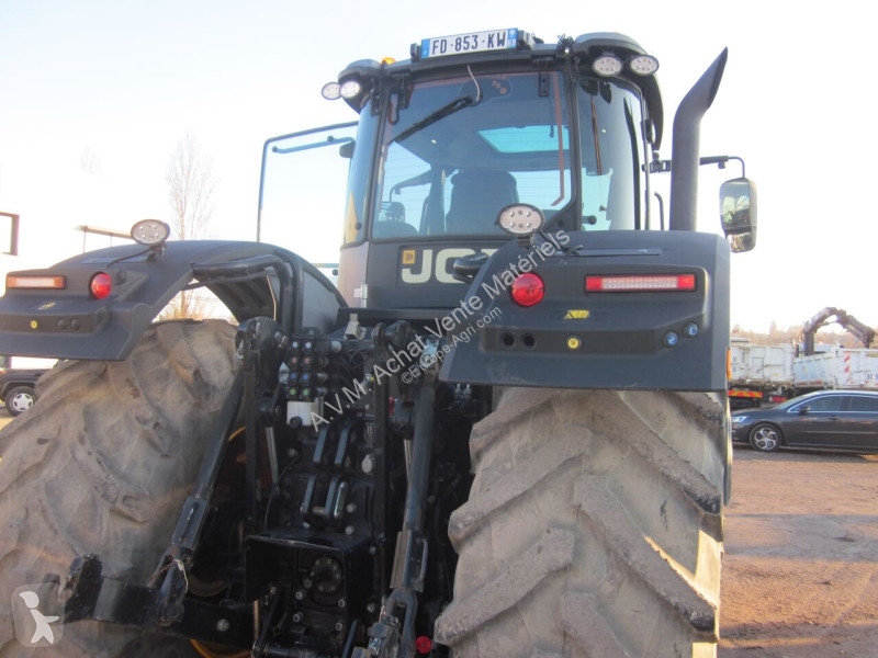Zemědělský traktor JCB