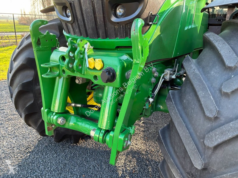 Zemědělský traktor John Deere 6210R