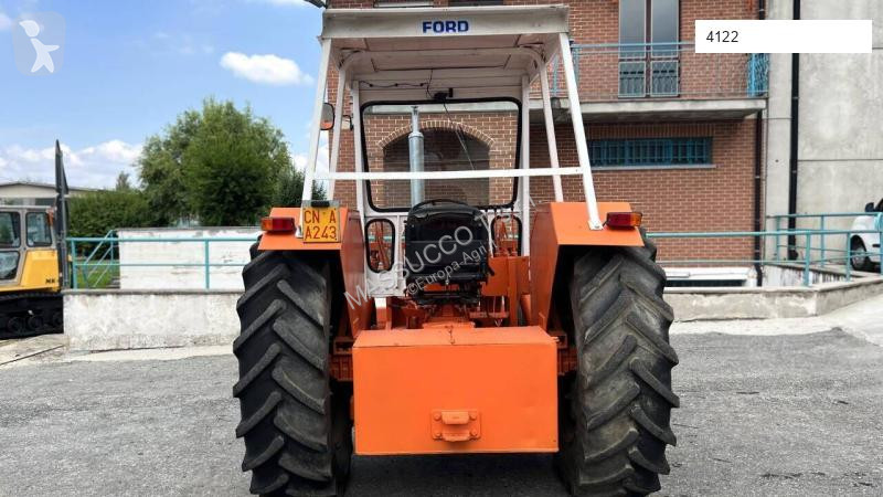 جرار زراعي Ford 5600 4X2
