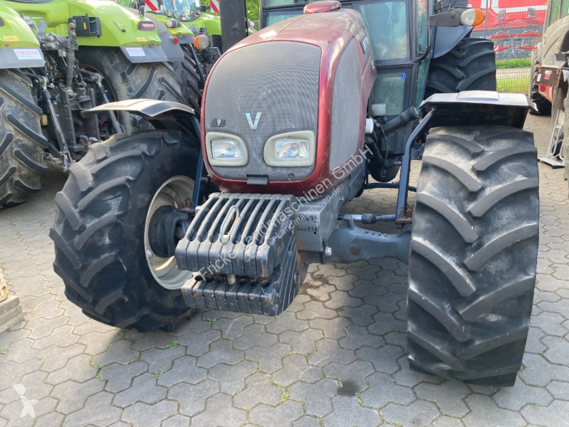 Lantbrukstraktor Valtra Hi Tech
