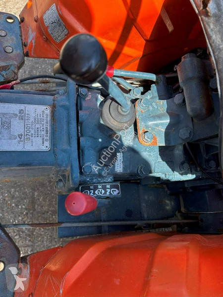 Tractor  B7001