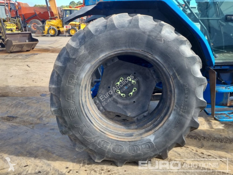 Tracteur agricole  CX85