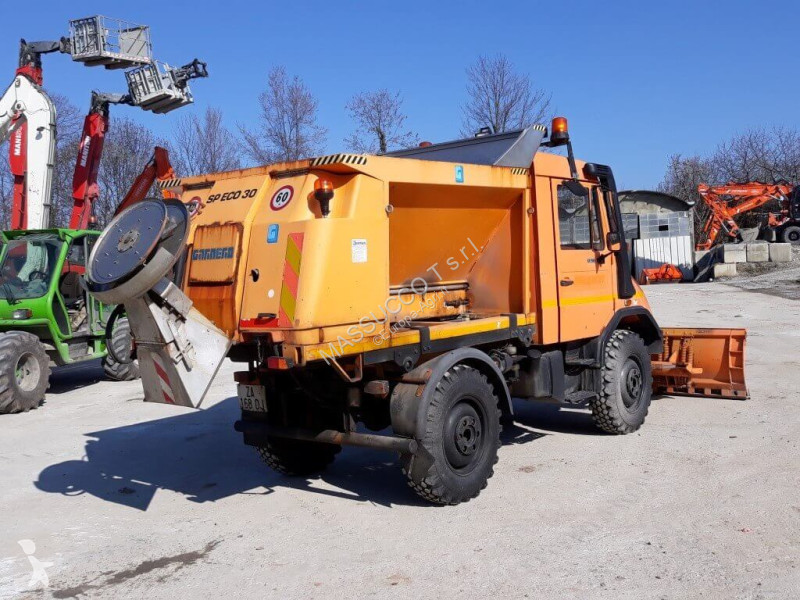 Lantbrukstraktor Mercedes Unimog - U90