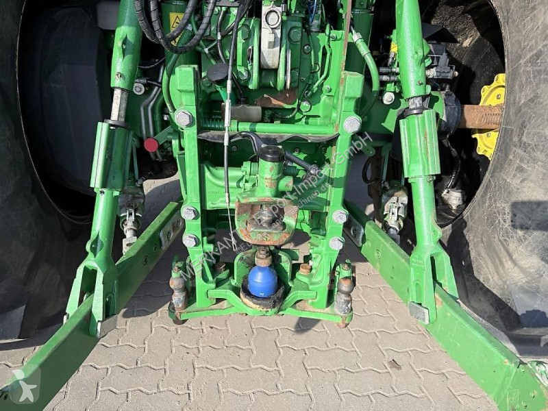 Lantbrukstraktor John Deere 6215R