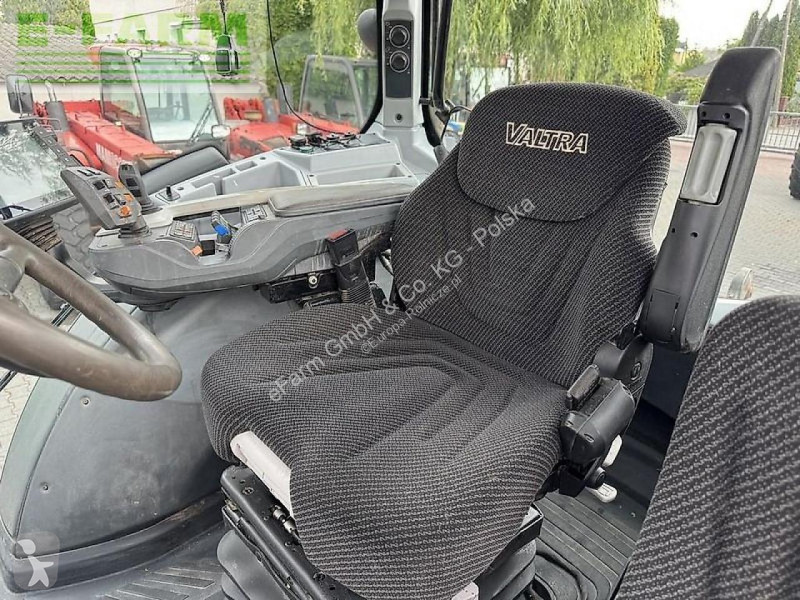 Valtra  t234 versu smarttouch tractor