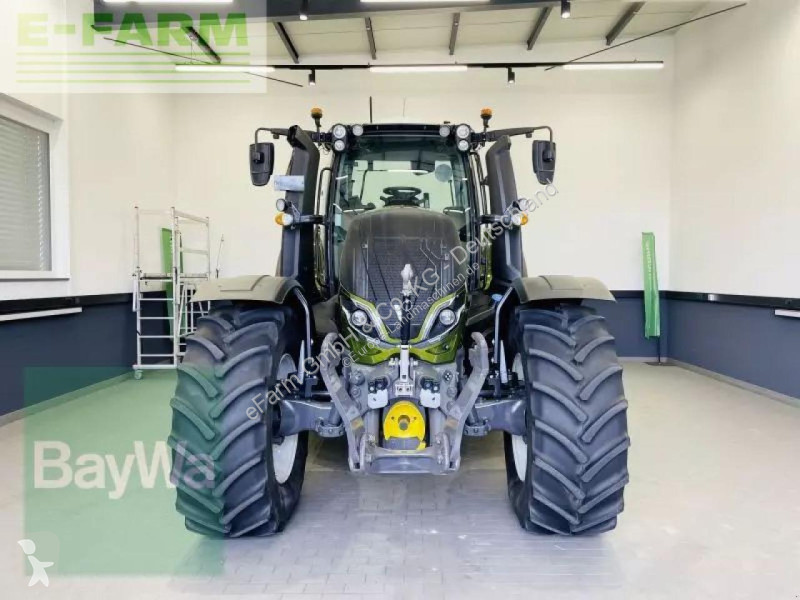 Landbrugstraktor Valtra  t215 versu