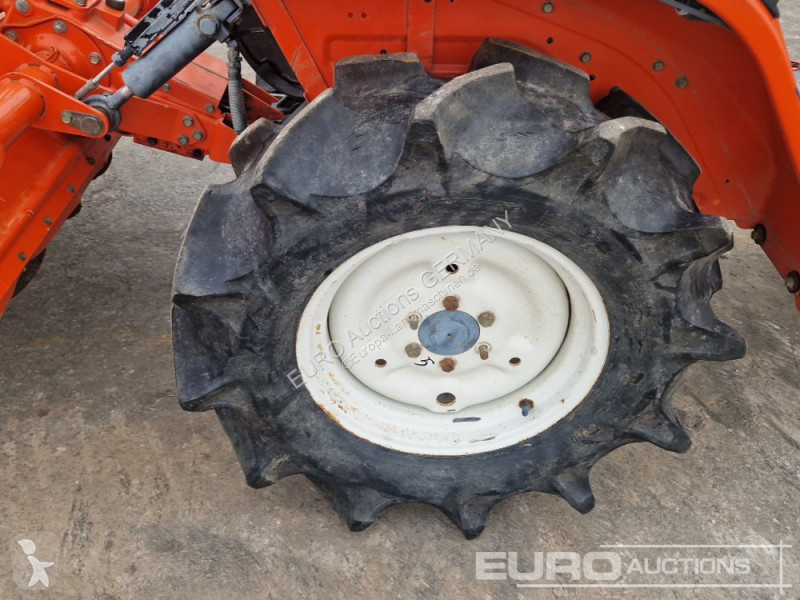 Трактор Kubota B40
