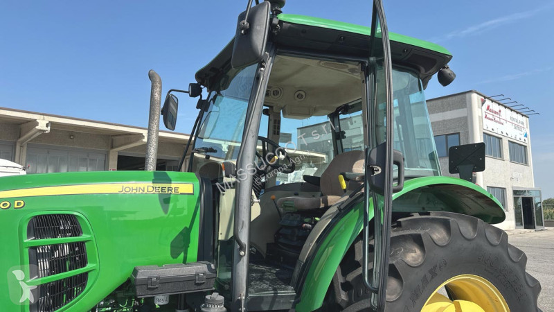 Tractor agrícola John Deere 6100D