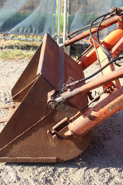 Zemědělský traktor Hinomoto E264