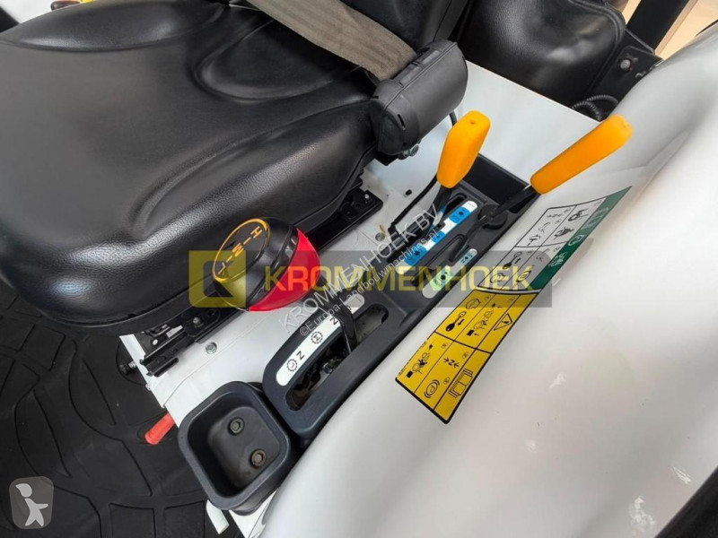 Zemědělský traktor  CT 2025 Front loader FL7