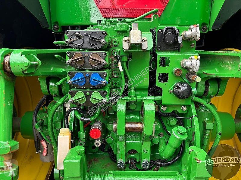Zemědělský traktor John Deere 7230R