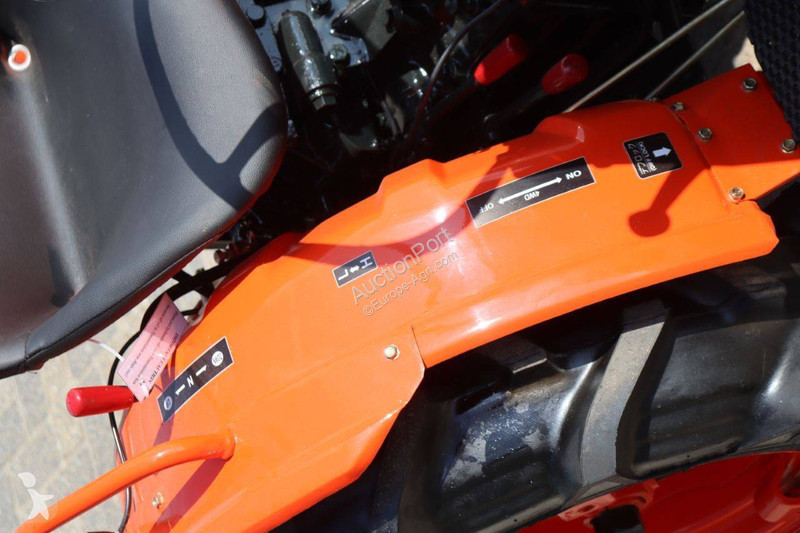 Сільськогосподарський трактор Kubota B7001