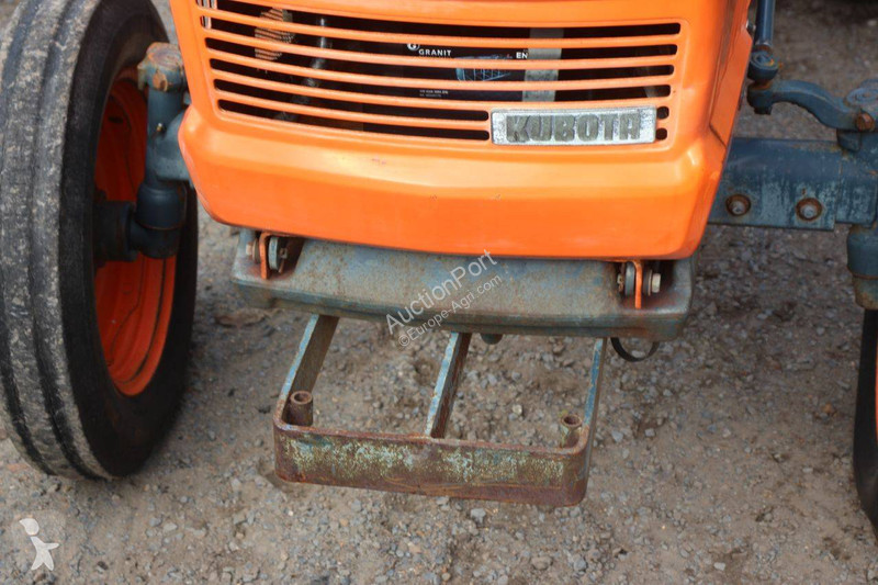 Сільськогосподарський трактор Kubota L2601