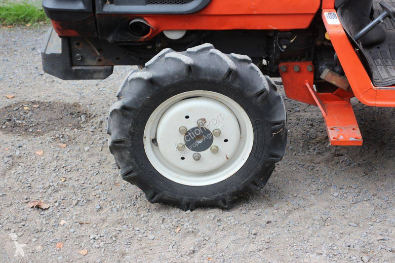 Сільськогосподарський трактор Kubota Granbia GB20