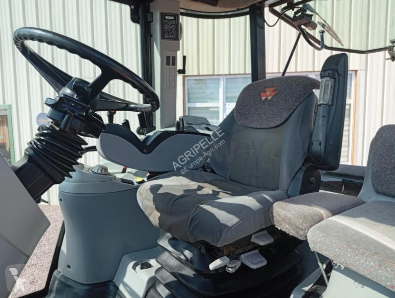 Сільськогосподарський трактор Massey Ferguson...