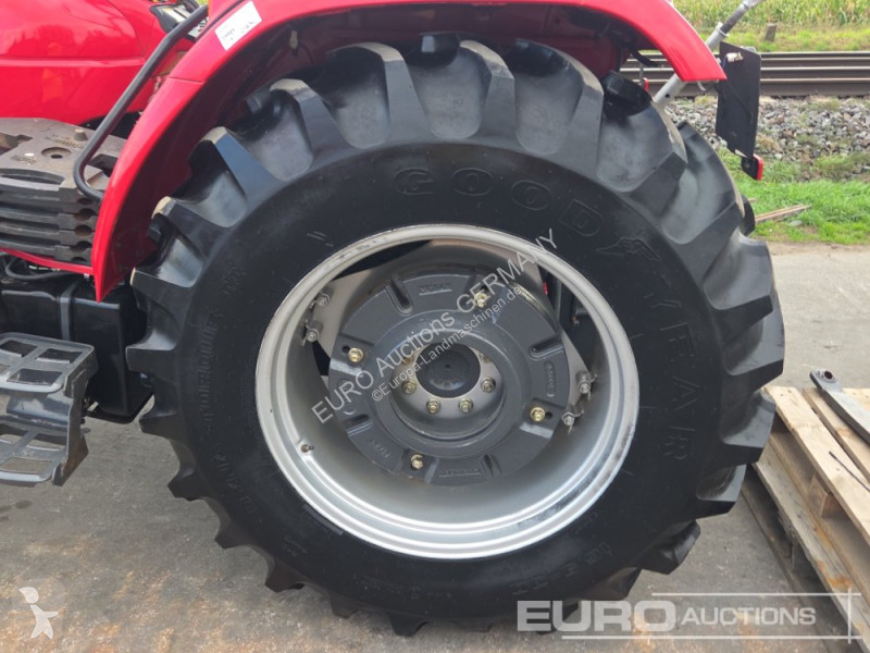 Tractor Mahindra 8560