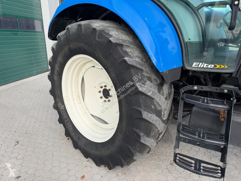 Mezőgazdasági traktor New Holland T6050