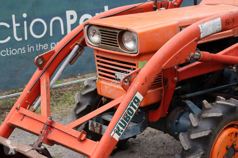 Kubota L2000DT tractor