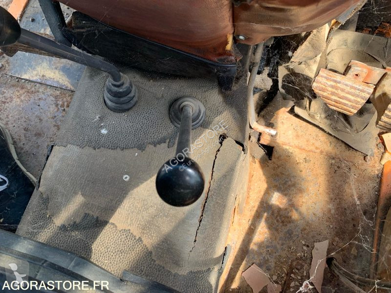 Tractor agrícola Renault 800M